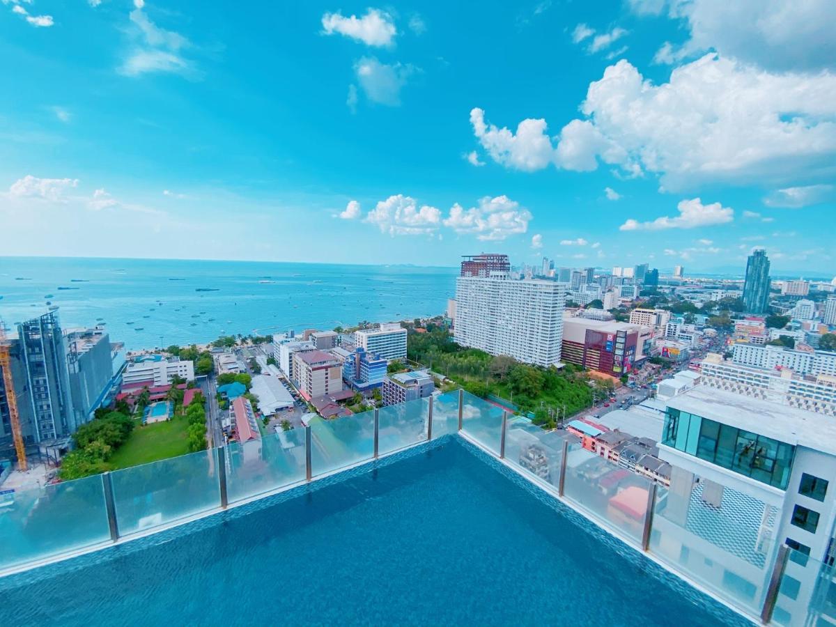 The Base Seaview Holiday Inn Pattaya Exterior photo