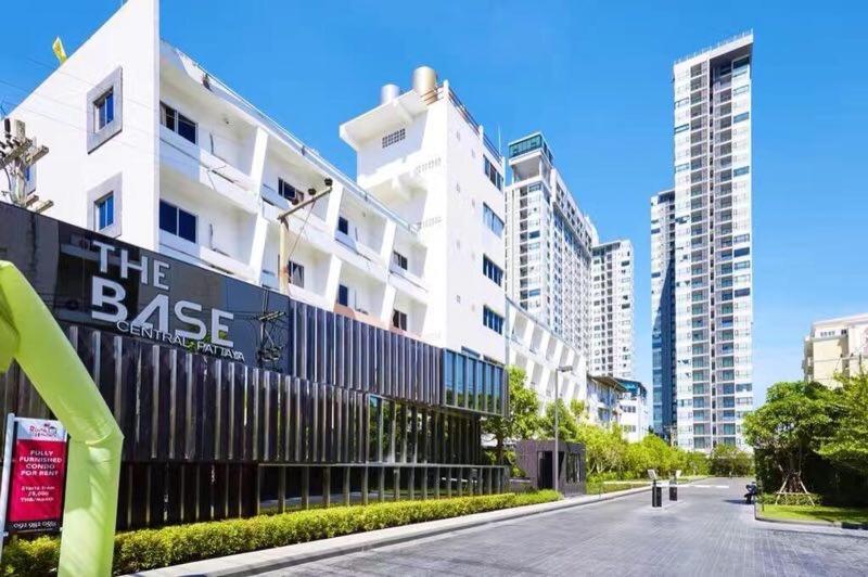 The Base Seaview Holiday Inn Pattaya Exterior photo